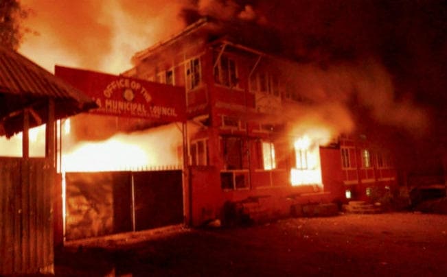 नागालैंड में हिंसा पर केंद्र गंभीर, रिजिजू ने कहा बातचीत करें प्रदर्शनकारी, दोपहर बाद गृहमंत्रालय में होगी बैठक