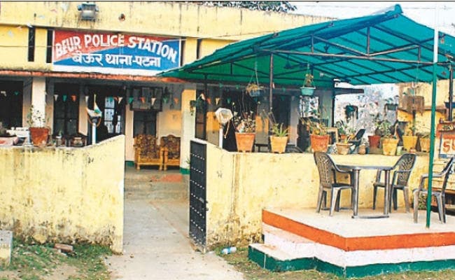 बेऊर थाने के प्रभारी समेत सभी स्टाफ लाइन हाजिर