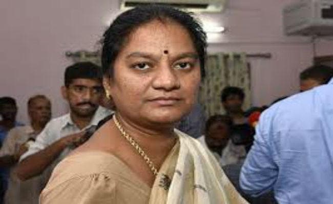 शशिकला पुष्पा की शिकायत पर चुनाव आयोग ने AIADMK से मांगा जवाब