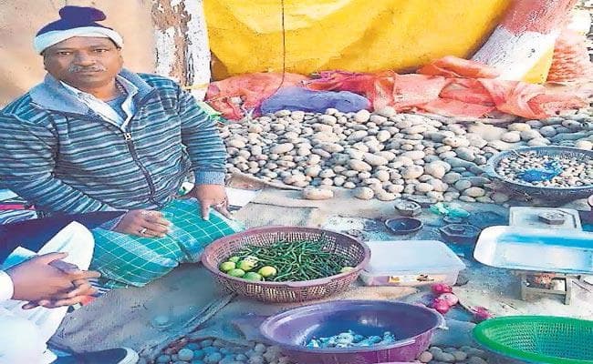 जिसकी एक आवाज पर बंद होता था झारखंड, वह बेच रहा आलू -प्याज