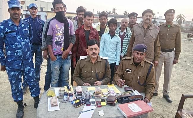 दरभंगा में 35 हजार कैश के साथ 7 जुआरी गिरफ्तार