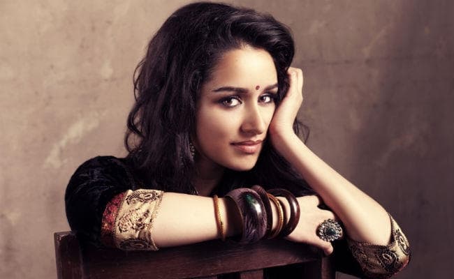 First Look: क्‍या आपने देखा ''हसीना'' श्रद्धा कपूर को ये लुक...