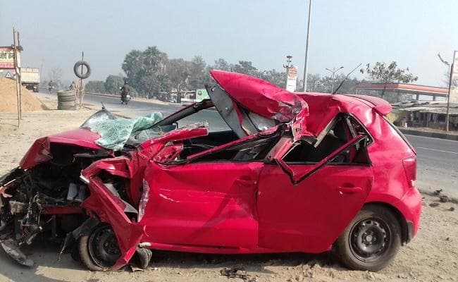 बिहार : वैशाली में ट्रक-कार में भीषण टक्कर, एक की मौत, 4 अन्य घायल
