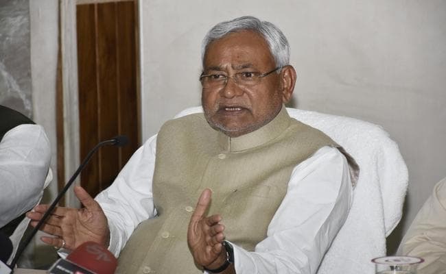 कमल में रंग भरने वाले सवाल पर नीतीश ने हंसते हुए दी कुछ ऐसी प्रतिक्रिया