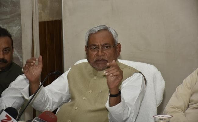 रेलवे की स्वायतता समाप्त कर उसका बंटाधार कर दिया गया : नीतीश