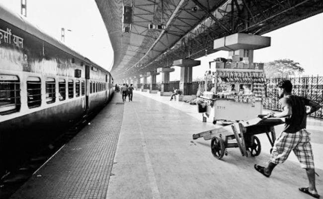 सुस्त रेंगती भारतीय ट्रेनें