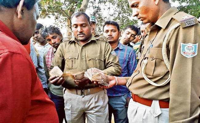 हजारीबाग व गिरिडीह में 49 लाख की बैंक डकैती