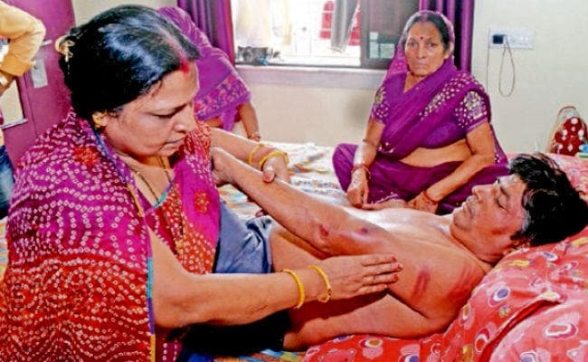 कसबा : दो गुटों में झड़प व बमबाजी