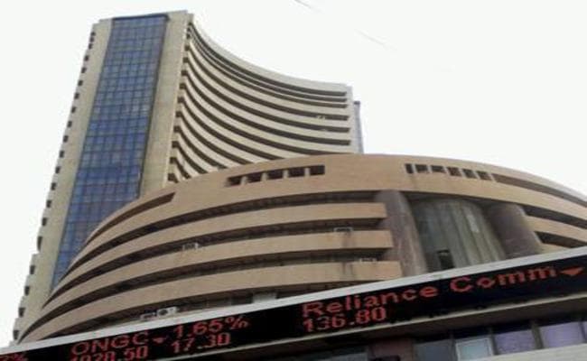 रिजर्व बैंक की ब्याज दर कटौती की उम्मीद में सेंसेक्स खुला सपाट, निफ्टी 8,700 के पार