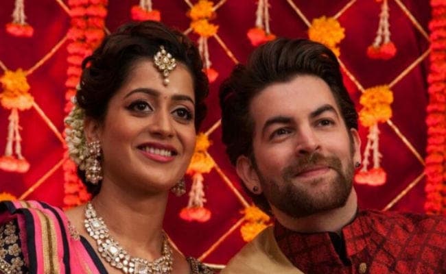 रोमांटिक अंदाज में हुई नील नितिन मुकेश और रुक्मिणी सहाय की सगाई, 9 फरवरी को शादी