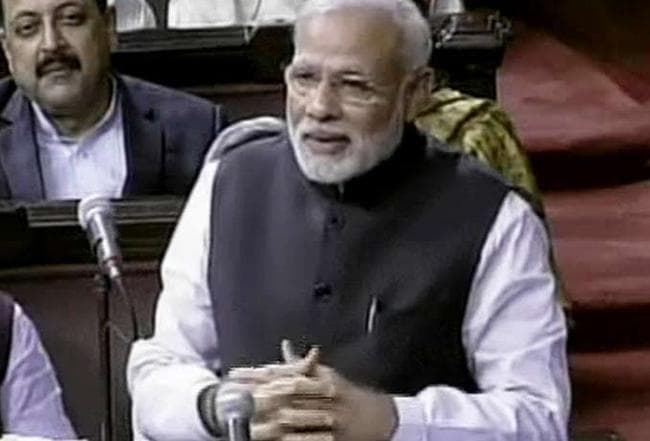 यूपीए के भ्रष्टाचार पर मोदी के निशाने पर मनमोहन, बोले - बाथरूम में रेनकोट पहन कर नहाना इनसे सीखें