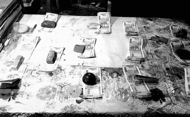 ईंधन लेने के बहाने पेट्रोल पंप से ले उड़े 1.36 लाख रुपये