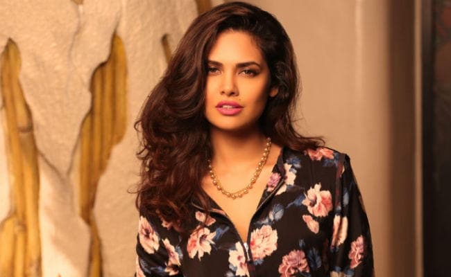 अदा शर्मा से नाराजगी की अफवाहों को ईशा गुप्ता ने बताया बकवास