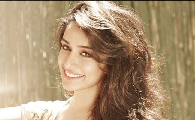 ''ठग्स ऑफ हिंदोस्तान'' में आमिर संग दिख सकती हैं श्रद्धा कपूर!