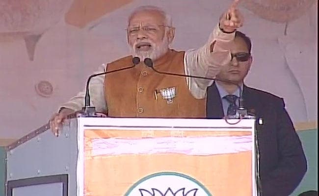 अखिलेश का काम नहीं, कारनामा बोलता है : नरेंद्र मोदी