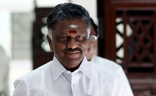 पन्नीरसेल्वम पहुंचे सचिवालय, बोले अन्नाद्रमुक प्रवक्ता- अधिकतर विधायक शशिकला के साथ