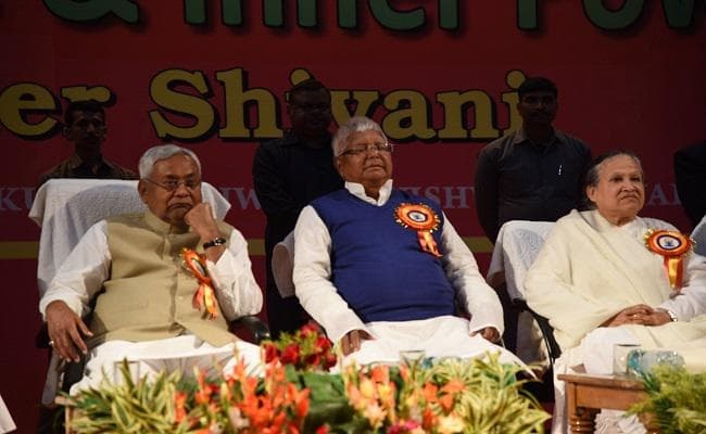 लालू प्रसाद को जब सार्वजनिक कार्यक्रम में छोड़नी पड़ी नीतीश कुमार की रिजर्व सीट