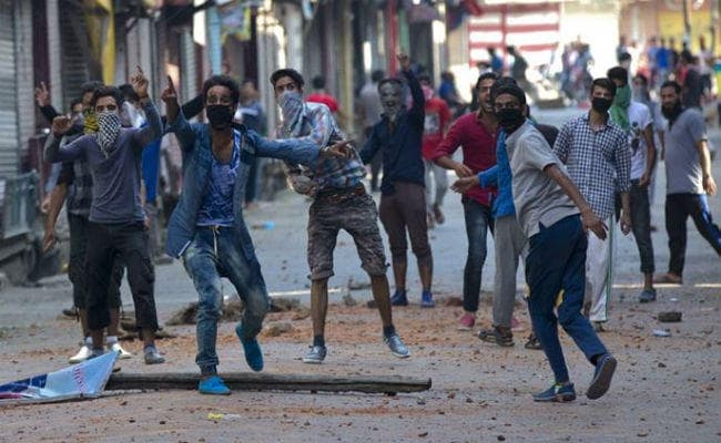 कश्मीर के युवाओं को आतंकवाद से दूर रखने के लिए पुलिस उठा रही ये कदम