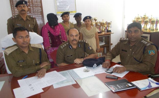 सरायकेला : इस महिला नक्सली पर था दो लाख का इनाम, पकड़ी गयी, बुंडु- चांडिल की एरिया कमांडर, पांच थानों में दर्ज हैं दर्जनों मामले