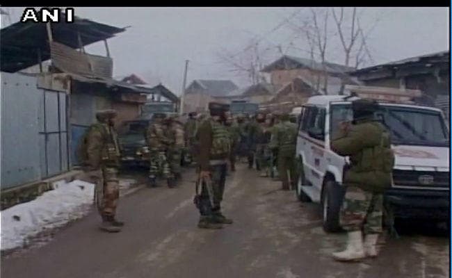 कश्मीर के बांदीपुरा जिले में मुठभेड़, दो जवान घायल