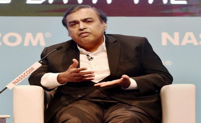 घरेलू आइटी कंपनियां डोनाल्ड ट्रंप के रुख को बिन मांगे वरदान के रूप में स्वीकार करें : मुकेश अंबानी