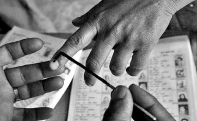 लोकतंत्र पर उठते सवाल