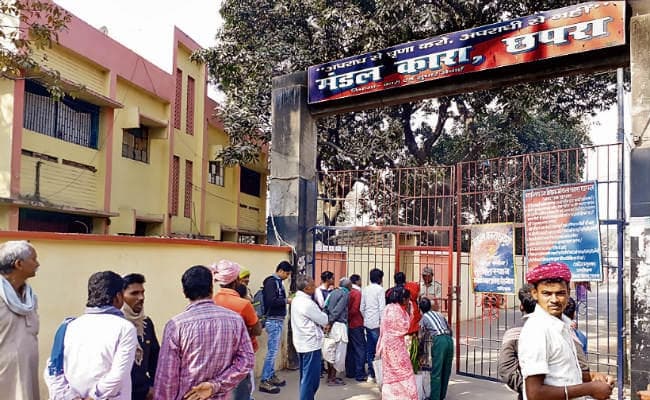 जेल में तलाशी के दौरान बंदियों का हमला, तीन कर्मी जख्मी