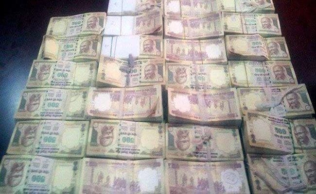 2000 रुपये के 103 जाली नोट बरामद