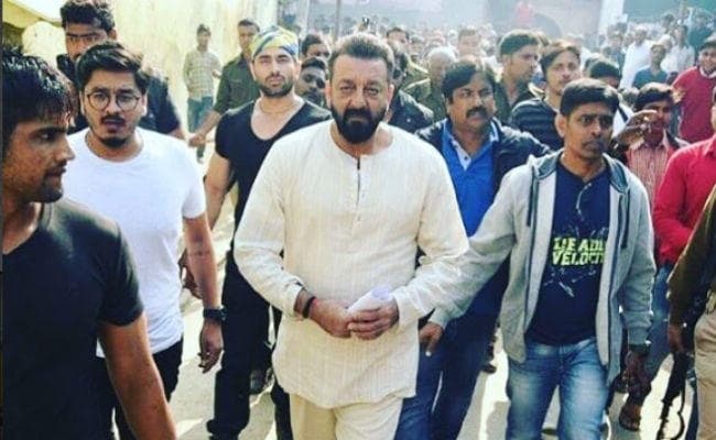 PHOTOS: आगरा में संजय दत्‍त ने शुरू की ''भूमि'' की शूटिंग, अदिति भी आईं नजर