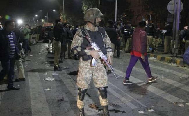 पाकिस्तान में सूफी दरगाह पर विस्फोट में 70 की मौत, 150 घायल