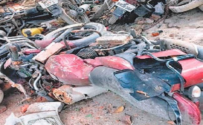 बिहार : मधुबनी में पुलिस की बदसलूकी से गुस्सा, थानाध्यक्ष व पुलिसकर्मियों को दौड़ा-दौड़ा कर पीटा