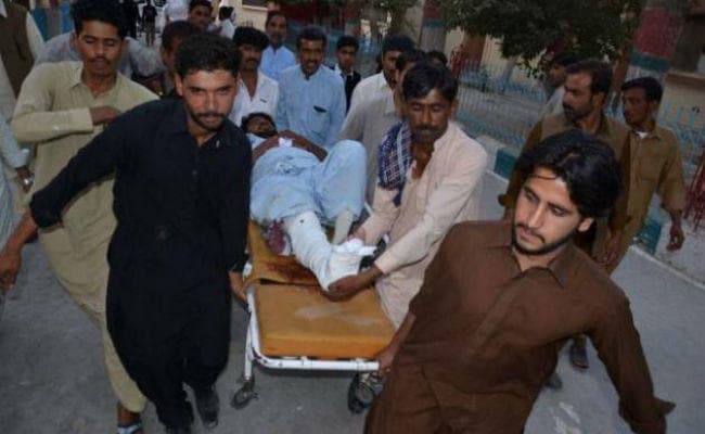 पाकिस्तान : दरगाह विस्फोट के बाद सुरक्षा बलों की कार्रवाई में 100 आतंकी ढेर