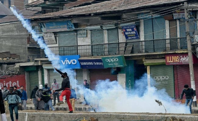 सेना प्रमुख के बयान का कश्मीर में विरोध, पर्रिकर ने किया समर्थन