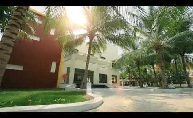 अन्नाद्रमुक विधायकों को  जिसमे रखा गया था, रखरखाव के लिए बंद हुआ रिजार्ट