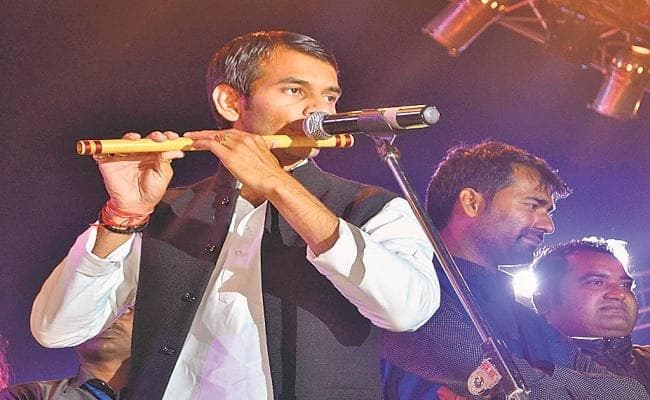 IGIMS में तेज प्रताप ने बांसुरी से बांधा समां, जमकर बजीं तालियां