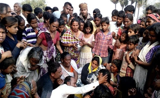 केंद्रीय मंत्री के काफिले की चपेट में आने से ग्रामीण की मौत, विरोध-प्रदर्शन