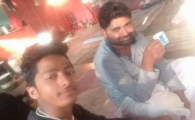 बिहार में जेल के अंदर ली गयी फिर एक सेल्फी वायरल