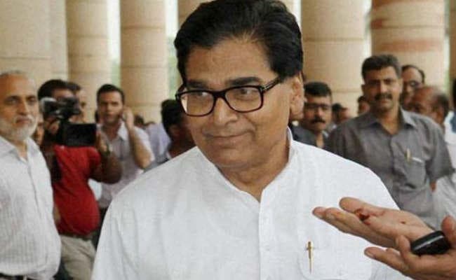 सपा महासचिव रामगोपाल यादव ने वोट डाला