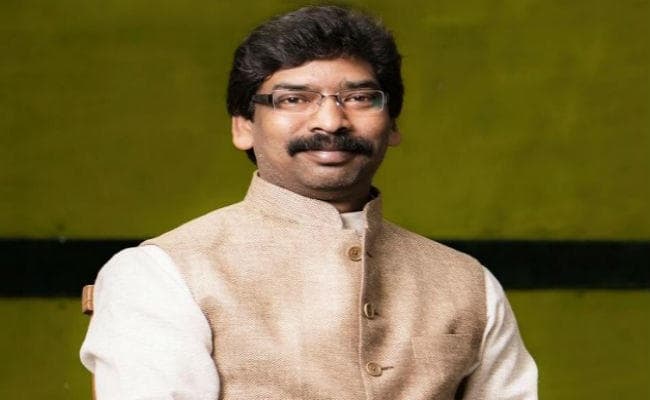 गरीबों को शराब पिला राज्य को लूटना चाहती है सरकार : हेमंत