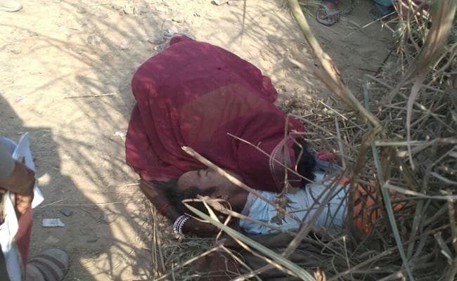 दरभंगा में सड़क किनारे झाड़ी में मिला युवक शव, जांच में जुटी पुलिस