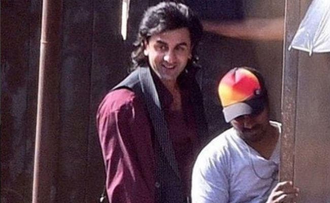 PHOTO: रणबीर दिखने लगे संजय दत्‍त की तरह, लंबे बालों वाला लुक हुआ वायरल