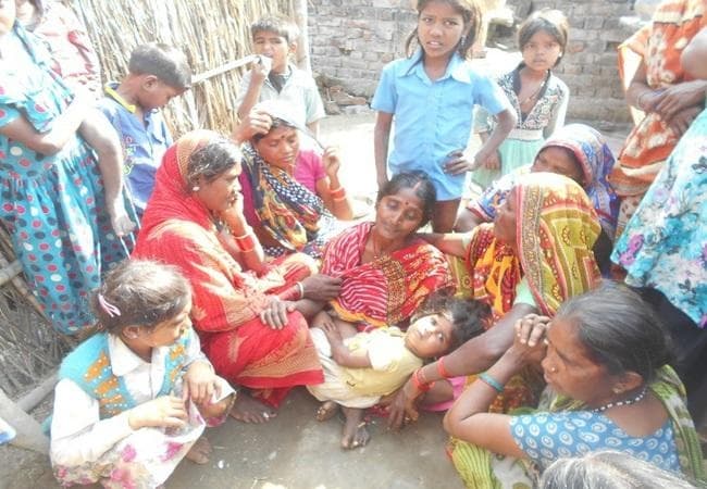 बिहार : मिड डे मिल बनाने के दौरान गर्म चावल के माड़ में गिरी छात्रा, मौत