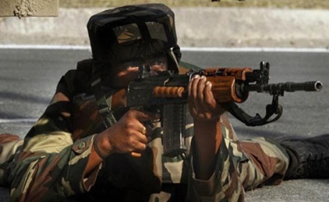 जम्मू-कश्मीर में सेना के काफिले पर आतंकी हमला, एक महिला समेत तीन जवान शहीद