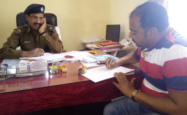 गुमला में पत्रकार पर हमला, मोबाइल फोड़ा, कैमरा लूटा