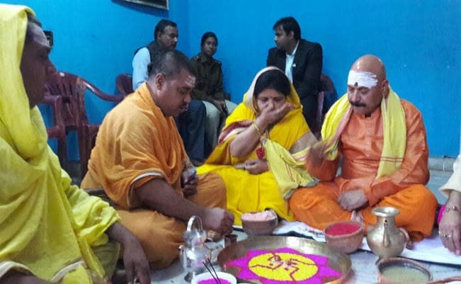 देवघर : बाबा मंदिर में डीजीपी डीके पांडेय ने की पूजा