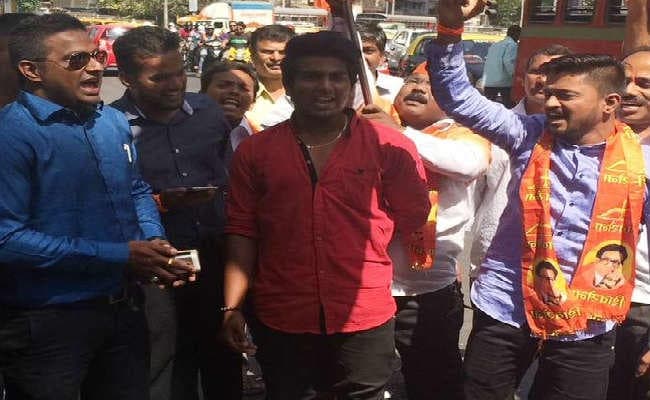 बीएमसी चुनाव : मुंबई में भिड़े भाजपा, शिवसेना कार्यकर्ता