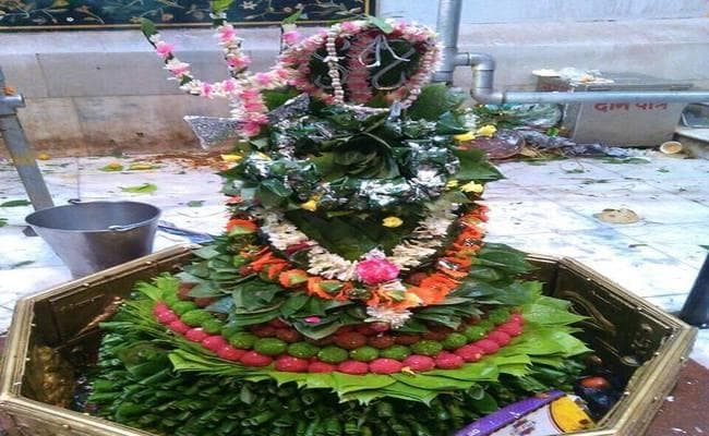 VIDEO : शिव बरात में शामिल हुआ 20 फिट का अजगर,  यहां निकलती है अद्भूत और अनोखी शिव बरात