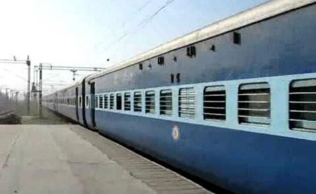 नियमित ट्रेनों के साथ होली स्पेशल भी फुल, रांची और दिल्ली के अतिरिक्त विमान