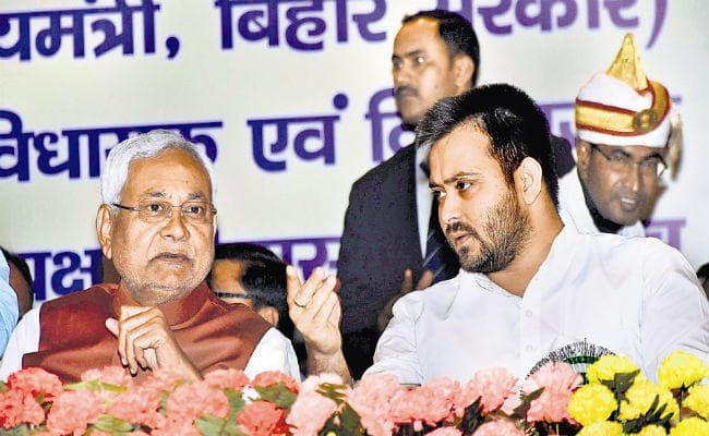 बोले नीतीश, सड़क के किनारे बिकेगा नीरा लगेगी गुड़ बनाने की फैक्टरी