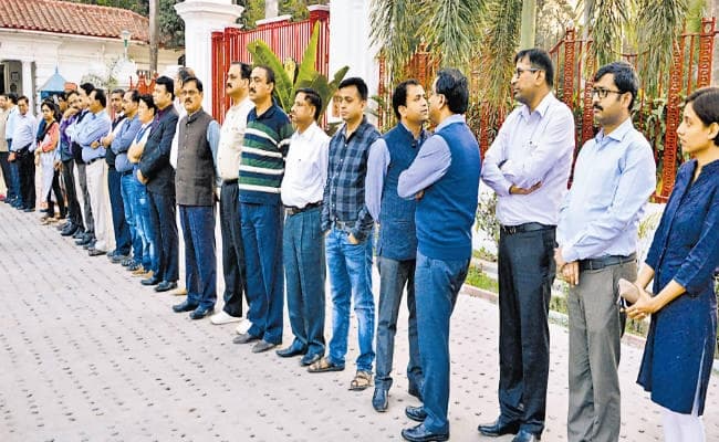 BSSC पेपर लीक कांड : 110 से ज्यादा IAS उतरे सुधीर के पक्ष में, विस अध्यक्ष, डिप्टी सीएम समेत अन्य से मिलेगा एसोसिएशन
